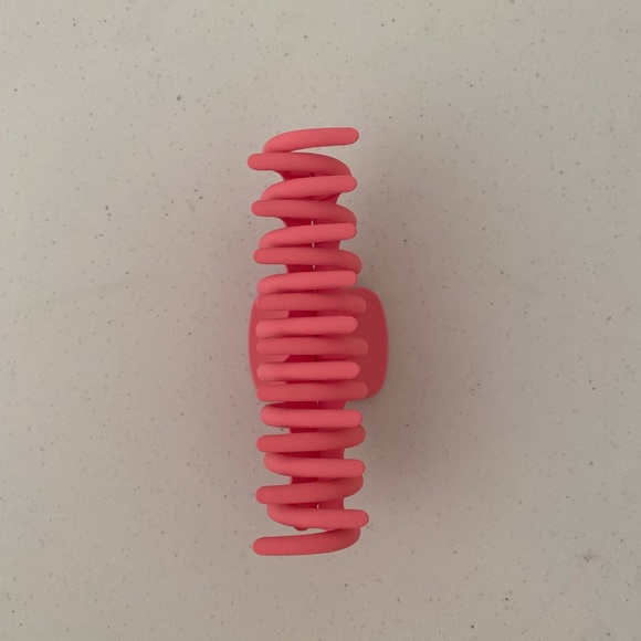 ANTHROPOLOGIE Plastic Hair Clip - Picture 3 of 3